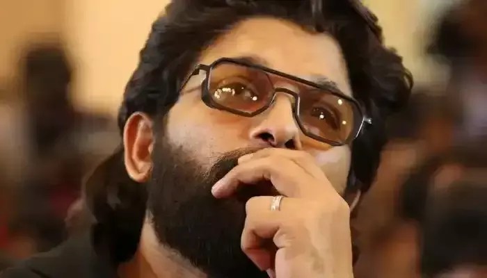 డిజాస్టర్ దర్శకుడితో అల్లు అర్జున్ సినిమా.. సోషల్ మీడియాలో ట్రోలింగ్ ? డిజాస్టర్ దర్శకుడితో అల్లు అర్జున్ సినిమా.. సోషల్ మీడియాలో ట్రోలింగ్ ?