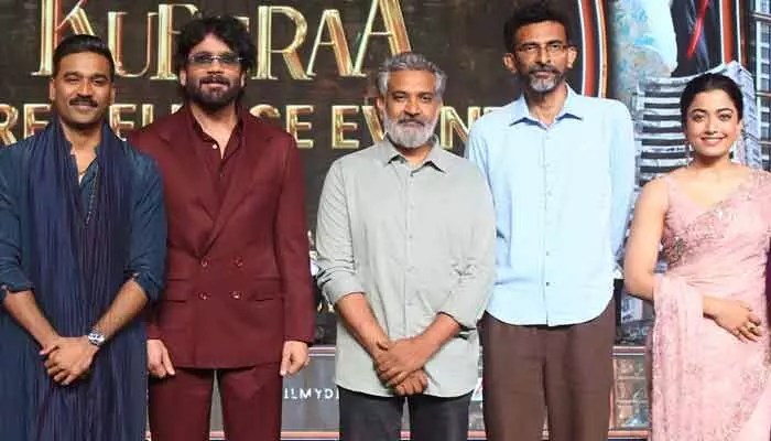 Director Rajamouli: ఆ సినిమా ట్రైలర్ మైండ్బ్లోయింగ్గా ఉంది.. రిలీజ్ కోసం వెయిటింగ్.. దర్శకధీరుడు రాజమౌళి కామెంట్స్ వైరల్ Director Rajamouli: ఆ సినిమా ట్రైలర్ మైండ్బ్లోయింగ్గా ఉంది.. రిలీజ్ కోసం వెయిటింగ్.. దర్శకధీరుడు రాజమౌళి కామెంట్స్ వైరల్
