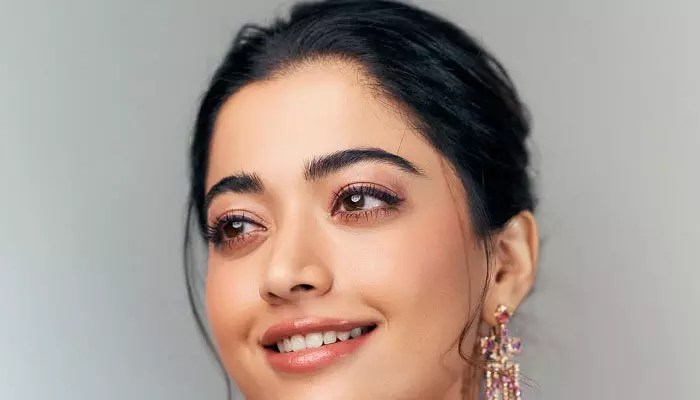 రష్మిక సినిమాపై పైరసీ ఎఫెక్ట్.. రిలీజ్కు ముందే దాదాపు వంద కోట్ల నష్టం.. రష్మిక సినిమాపై పైరసీ ఎఫెక్ట్.. రిలీజ్కు ముందే దాదాపు వంద కోట్ల నష్టం..