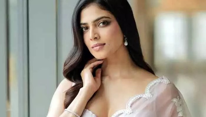Malavika Mohanan: అతను ఆకర్షణీయమైనవాడు.. మొదటిసారి చూసినప్పుడు ఉక్కిరిబిక్కిరి అయ్యాను.. ఆ హీరోపై తన అభిమానాన్ని చాటిన మాళవిక Malavika Mohanan: అతను ఆకర్షణీయమైనవాడు.. మొదటిసారి చూసినప్పుడు ఉక్కిరిబిక్కిరి అయ్యాను.. ఆ హీరోపై తన అభిమానాన్ని చాటిన మాళవిక