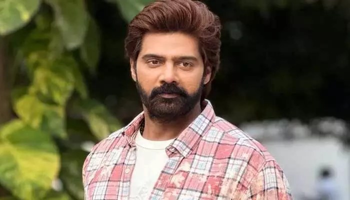 నవీన్ చంద్ర ‘షో టైమ్’ రిలీజ్ డేట్ ఫిక్స్, ఆసక్తి పెంచే పోస్టర్ నవీన్ చంద్ర ‘షో టైమ్’ రిలీజ్ డేట్ ఫిక్స్, ఆసక్తి పెంచే పోస్టర్
