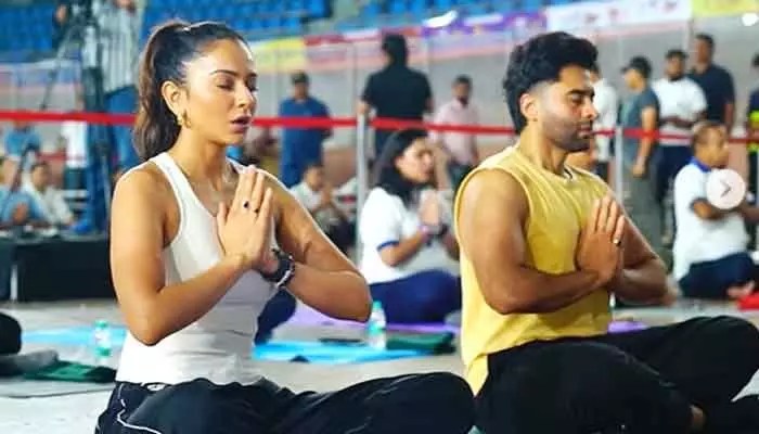 ‘నాకు ఫిట్నెస్ అనేది ఒక జీవన విధానం.. అదే మా ఇద్దరినీ కలిపింది’.. రకుల్ పోస్ట్ వైరల్ ‘నాకు ఫిట్నెస్ అనేది ఒక జీవన విధానం.. అదే మా ఇద్దరినీ కలిపింది’.. రకుల్ పోస్ట్ వైరల్