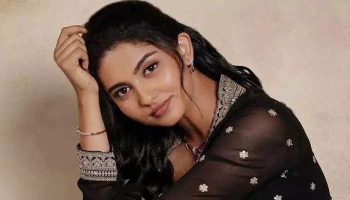 Mamita Baiju: ఆ నటుడితో ప్రేమలో పడిన మమిత బైజు.. అనుకోకుండా జరిగిపోయిందంటూ షాకింగ్ పోస్ట్.. నెటిజన్ల రియాక్షన్ ఏంటంటే? Mamita Baiju: ఆ నటుడితో ప్రేమలో పడిన మమిత బైజు.. అనుకోకుండా జరిగిపోయిందంటూ షాకింగ్ పోస్ట్.. నెటిజన్ల రియాక్షన్ ఏంటంటే?