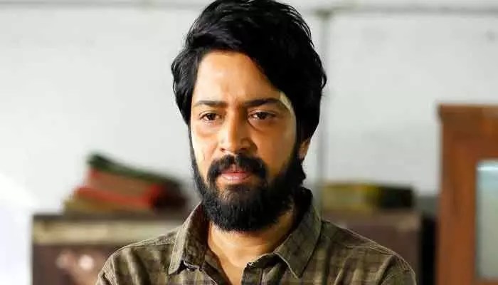 Allari Naresh: మరోసారి ఎంటర్టైన్ చేయడానికి సిద్ధమైన అల్లరి నరేష్.. టైటిల్తోనే సినిమాపై మంచి బజ్ Allari Naresh: మరోసారి ఎంటర్టైన్ చేయడానికి సిద్ధమైన అల్లరి నరేష్.. టైటిల్తోనే సినిమాపై మంచి బజ్