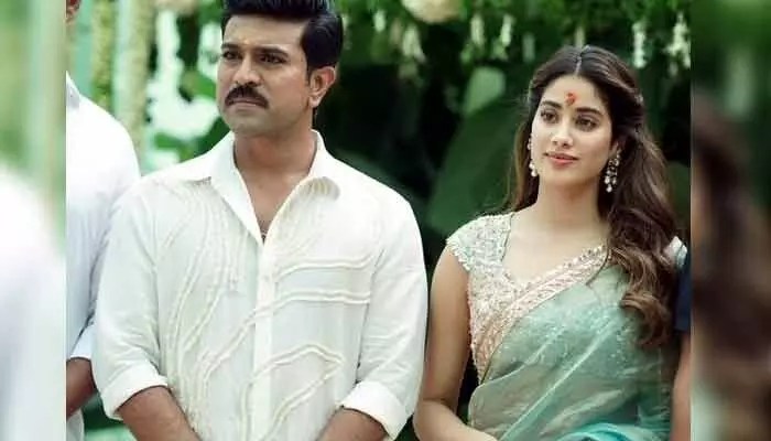 Janhvi Kapoor: పెద్ది సెట్స్లో జాన్వీ కపూర్.. రొమాంటిక్ సీన్స్తో పాటు రెండు పాటలు కూడా Janhvi Kapoor: పెద్ది సెట్స్లో జాన్వీ కపూర్.. రొమాంటిక్ సీన్స్తో పాటు రెండు పాటలు కూడా