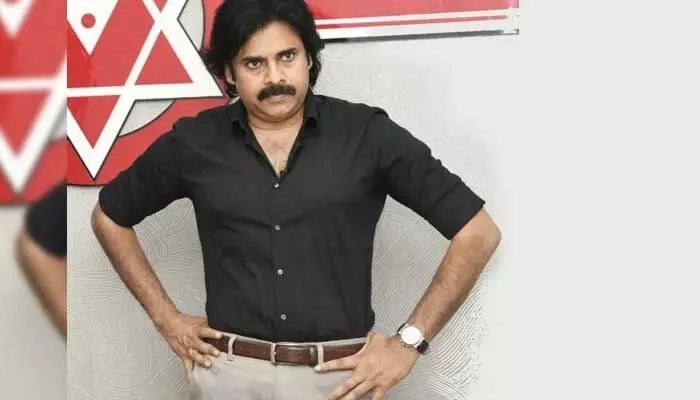 Pawan Kalyan : న్యూ లుక్కులో పవన్ అదుర్స్ అంటున్న అభిమానులు Pawan Kalyan : న్యూ లుక్కులో పవన్ అదుర్స్ అంటున్న అభిమానులు