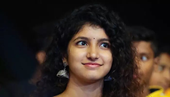 తెలుగులో ఒక్క సినిమా తీయని తమిళ బ్యూటీ.. తెలుగులో స్పీచ్ ఇవ్వడంతో నీకోసమైనా మూవీ చూస్తామంటున్న నెటిజన్లు తెలుగులో ఒక్క సినిమా తీయని తమిళ బ్యూటీ.. తెలుగులో స్పీచ్ ఇవ్వడంతో నీకోసమైనా మూవీ చూస్తామంటున్న నెటిజన్లు