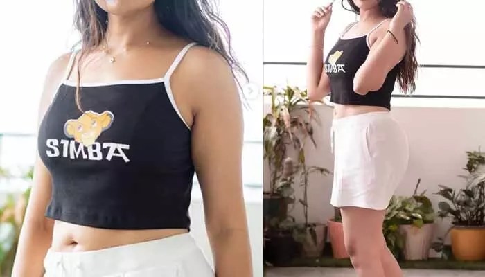 స్లీవ్లెస్ డ్రెస్సులో షేపులు చూపిస్తున్న బిగ్ బాస్ బ్యూటీ.. తీసేయ్ అవి కూడా తీసేయ్ అంటూ బోల్డ్ కామెంట్స్ స్లీవ్లెస్ డ్రెస్సులో షేపులు చూపిస్తున్న బిగ్ బాస్ బ్యూటీ.. తీసేయ్ అవి కూడా తీసేయ్ అంటూ బోల్డ్ కామెంట్స్