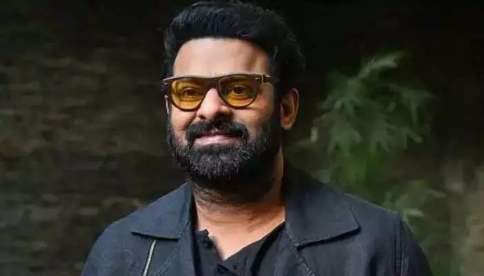 ప్రభాస్: ‘ఫౌజీ’ షూటింగ్లో తీవ్ర గాయం.. ఆందోళన చెందుతున్న అభిమానులు! ప్రభాస్: ‘ఫౌజీ’ షూటింగ్లో తీవ్ర గాయం.. ఆందోళన చెందుతున్న అభిమానులు!