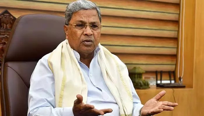 కర్ణాటకలో హైడ్రామా: సీఎం పీఠం వదులుకుంటున్న సిద్ధరామయ్య? డీకే శివకుమార్కు పట్టాభిషేకం! కర్ణాటకలో హైడ్రామా: సీఎం పీఠం వదులుకుంటున్న సిద్ధరామయ్య? డీకే శివకుమార్కు పట్టాభిషేకం!