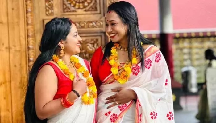 అబ్బాయిల కంటే తనే నయం అంటూ తన బెస్ట్ ఫ్రెండ్కి తాళి కట్టిన నటి.. షాకింగ్ వీడియో వైరల్ అబ్బాయిల కంటే తనే నయం అంటూ తన బెస్ట్ ఫ్రెండ్కి తాళి కట్టిన నటి.. షాకింగ్ వీడియో వైరల్