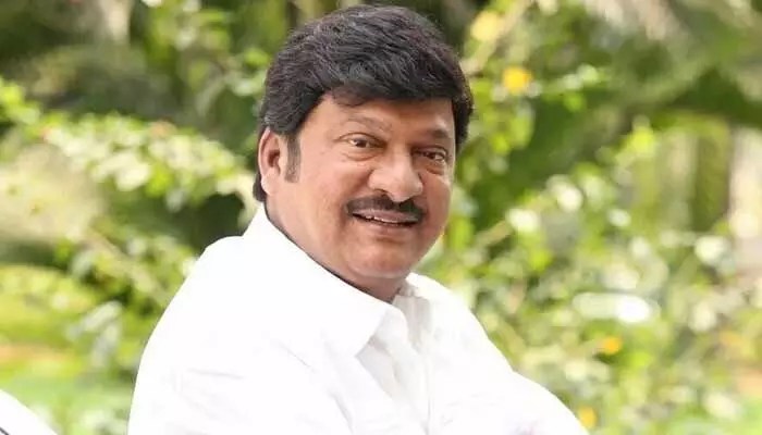 మళ్లీ అడ్డంగా దొరికిపోయిన రాజేంద్ర ప్రసాద్.. మాజీ ప్రధానిపై వివాదాస్పద కామెంట్స్.. దుమ్మెత్తిపోస్తున్న నెటిజన్లు మళ్లీ అడ్డంగా దొరికిపోయిన రాజేంద్ర ప్రసాద్.. మాజీ ప్రధానిపై వివాదాస్పద కామెంట్స్.. దుమ్మెత్తిపోస్తున్న నెటిజన్లు