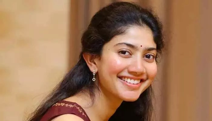 బాలీవుడ్లో మరో బంపర్ ఆఫర్ అందుకున్న సాయి పల్లవి.. స్టార్ కిడ్తో రొమాన్స్.. రిలీజ్ డేట్ ఫిక్స్ బాలీవుడ్లో మరో బంపర్ ఆఫర్ అందుకున్న సాయి పల్లవి.. స్టార్ కిడ్తో రొమాన్స్.. రిలీజ్ డేట్ ఫిక్స్