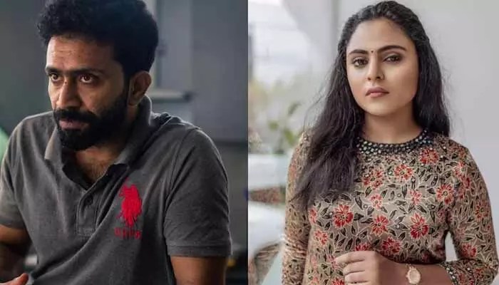 షూటింగ్లో నటితో దసరా విలన్ అసభ్య ప్రవర్తన.. బహిరంగ క్షమాపణలు చెప్పడంతో ఆమె రియాక్షన్ చూసి అంతా షాక్! షూటింగ్లో నటితో దసరా విలన్ అసభ్య ప్రవర్తన.. బహిరంగ క్షమాపణలు చెప్పడంతో ఆమె రియాక్షన్ చూసి అంతా షాక్!