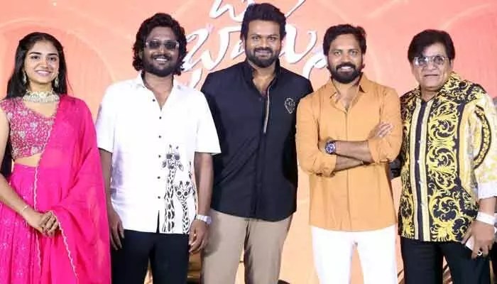 మీరు మాళవిక ప్రేమలో పడిపోవడం ఖాయం.. యంగ్ హీరో కామెంట్స్ వైరల్ మీరు మాళవిక ప్రేమలో పడిపోవడం ఖాయం.. యంగ్ హీరో కామెంట్స్ వైరల్