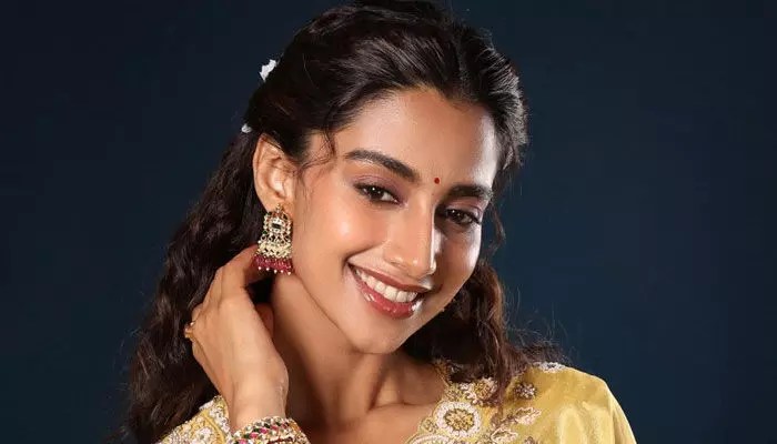 Meenakshi Chowdhury: ఎవ్రీ పిక్ ఒక డైమండ్.. యంగ్ బ్యూటీ గ్లామర్కు నెటిజన్లు ఫిదా Meenakshi Chowdhury: ఎవ్రీ పిక్ ఒక డైమండ్.. యంగ్ బ్యూటీ గ్లామర్కు నెటిజన్లు ఫిదా