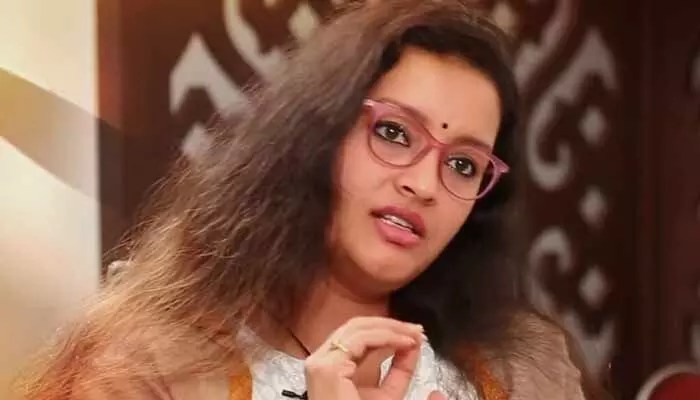 Renu Desai: హాస్పిటల్ బెడ్పై ఉన్న రేణు దేశాయ్.. ఇది మొదటిసారి అంటూ షాకింగ్ పోస్ట్.. Renu Desai: హాస్పిటల్ బెడ్పై ఉన్న రేణు దేశాయ్.. ఇది మొదటిసారి అంటూ షాకింగ్ పోస్ట్..