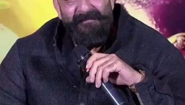 బాలీవుడ్ ఇండస్ట్రీపై స్టార్ నటుడు సెన్సేషనల్ కామెంట్స్.. నెటిజన్ల రియాక్షన్ ఇదే! బాలీవుడ్ ఇండస్ట్రీపై స్టార్ నటుడు సెన్సేషనల్ కామెంట్స్.. నెటిజన్ల రియాక్షన్ ఇదే!