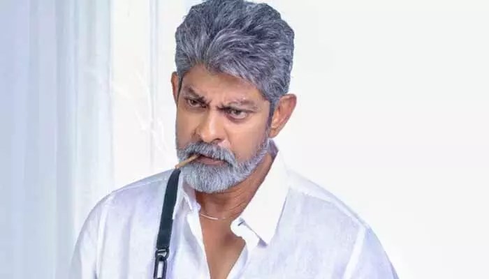 నాకు తోచింది నేను చేస్తున్నా.. చాలామంది పిచ్చి నా కొడుకులు కాంట్రవర్సీ చేయాలనుకుంటున్నారు.. నటుడు జగపతిబాబు సెన్సేషనల్ పోస్ట్ నాకు తోచింది నేను చేస్తున్నా.. చాలామంది పిచ్చి నా కొడుకులు కాంట్రవర్సీ చేయాలనుకుంటున్నారు.. నటుడు జగపతిబాబు సెన్సేషనల్ పోస్ట్