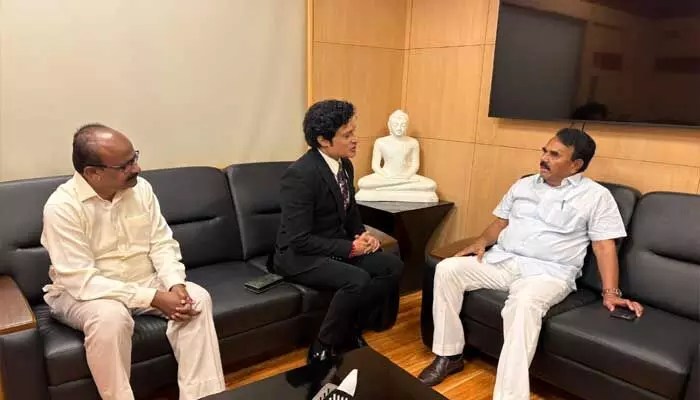 మంత్రి జూపల్లితో బాలీవుడ్ నటుడు గగన్ మాలిక్ భేటీ మంత్రి జూపల్లితో బాలీవుడ్ నటుడు గగన్ మాలిక్ భేటీ