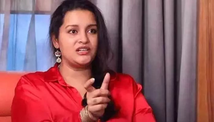 రేణు దేశాయ్ సంచలన వ్యాఖ్యలు: "కర్మ ఎవరినీ వదలదు!" షాకింగ్ నిజాలు! రేణు దేశాయ్ సంచలన వ్యాఖ్యలు: "కర్మ ఎవరినీ వదలదు!" షాకింగ్ నిజాలు!
