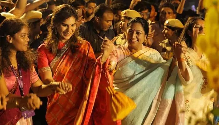 Upasana: ఢిల్లీ సీఎంతో కలిసి బతుకమ్మ ఆడిన ఉపాసన కొణిదెల.. ఆసక్తికర ట్వీట్ Upasana: ఢిల్లీ సీఎంతో కలిసి బతుకమ్మ ఆడిన ఉపాసన కొణిదెల.. ఆసక్తికర ట్వీట్