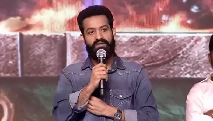 NTR: ఎన్టీఆర్ కు అనారోగ్యం...నిలబడలేక స్పీచ్ మధ్యలోనే ! NTR: ఎన్టీఆర్ కు అనారోగ్యం...నిలబడలేక స్పీచ్ మధ్యలోనే !