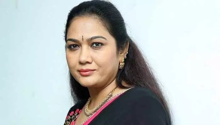 ఆ సమయంలో ఎవరినైనా చంపేయాలనిపించేది.. చివరకు అలా చేశానంటూ హేమ షాకింగ్ కామెంట్స్ ఆ సమయంలో ఎవరినైనా చంపేయాలనిపించేది.. చివరకు అలా చేశానంటూ హేమ షాకింగ్ కామెంట్స్