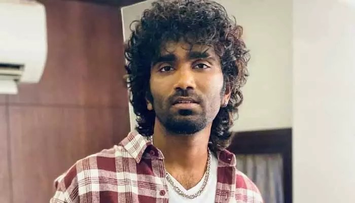 మీరు హీరోలా ఉండరన్న యాంకర్.. స్ట్రాంగ్గా ఇచ్చిపడేసిన ప్రదీప్ రంగనాథన్ మీరు హీరోలా ఉండరన్న యాంకర్.. స్ట్రాంగ్గా ఇచ్చిపడేసిన ప్రదీప్ రంగనాథన్