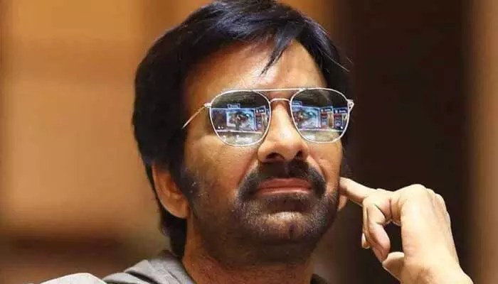 ‘ఈగల్’ సినిమా ఎఫెక్ట్.. నాలుగు భారీ ప్రాజెక్ట్స్తో రాబోతున్న రవితేజ.. ఈ సారైనా హిట్ అందుకుంటాడా? ‘ఈగల్’ సినిమా ఎఫెక్ట్.. నాలుగు భారీ ప్రాజెక్ట్స్తో రాబోతున్న రవితేజ.. ఈ సారైనా హిట్ అందుకుంటాడా?
