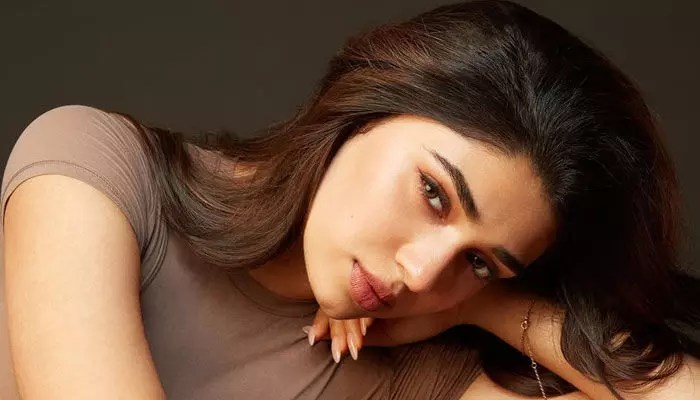 Krithi Shetty: మరో సినిమా ఆఫర్ రిజెక్ట్ చేసిన కృతి శెట్టి.. నీకు సెట్ కాదులే అంటున్న నెటిజన్లు Krithi Shetty: మరో సినిమా ఆఫర్ రిజెక్ట్ చేసిన కృతి శెట్టి.. నీకు సెట్ కాదులే అంటున్న నెటిజన్లు