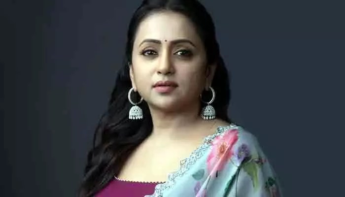 Suma Kanakala: నవ్వడానికి సిద్ధంగా ఉండండి.. వెండితెరపై సుమ కనకాల సందడి! Suma Kanakala: నవ్వడానికి సిద్ధంగా ఉండండి.. వెండితెరపై సుమ కనకాల సందడి!
