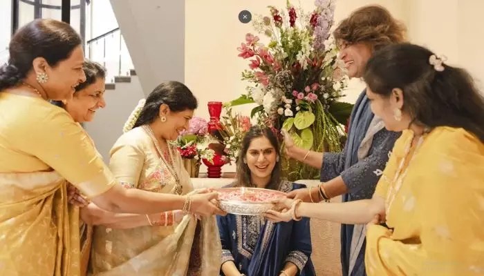RAMCHARAN-UPASANA: మరోసారి తల్లి కాబోతున్న ఉపాసన.. సీమంతం వీడియో చూశారా? RAMCHARAN-UPASANA: మరోసారి తల్లి కాబోతున్న ఉపాసన.. సీమంతం వీడియో చూశారా?