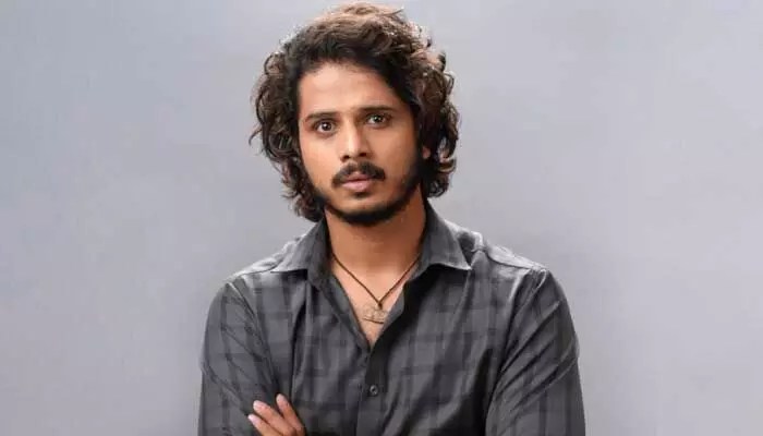 చైనా పీస్ ‘జేమ్స్ బాండ్’ వచ్చేసింది.. చైనా పీస్ ‘జేమ్స్ బాండ్’ వచ్చేసింది..