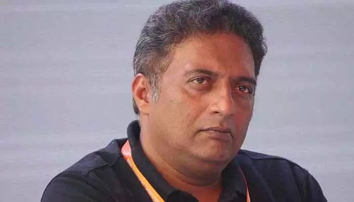 అలాంటి సినిమాలకు కూడా నేషనల్ అవార్డులు ఇస్తున్నారు.. చర్చనీయాంశంగా ప్రకాష్ రాజ్ కామెంట్స్ అలాంటి సినిమాలకు కూడా నేషనల్ అవార్డులు ఇస్తున్నారు.. చర్చనీయాంశంగా ప్రకాష్ రాజ్ కామెంట్స్
