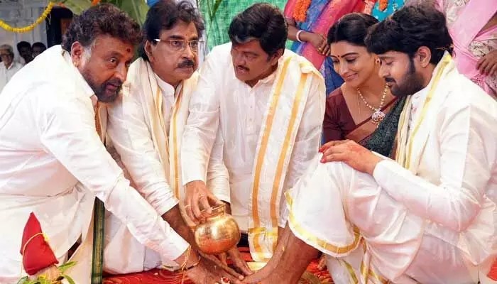పిఠాపురంలో అలా మొదలైంది అంటున్న మహేష్.. పిఠాపురంలో అలా మొదలైంది అంటున్న మహేష్..