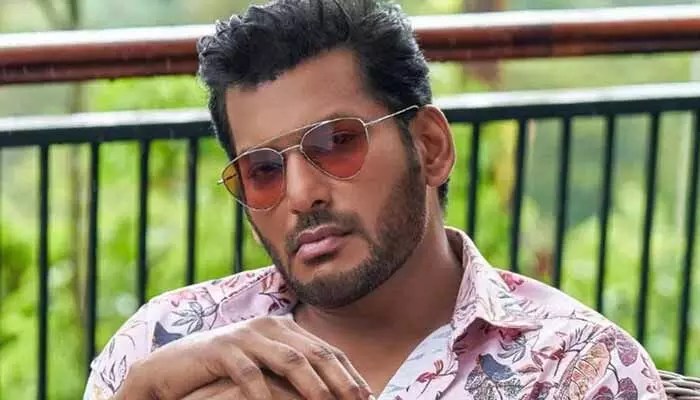 మీ కాళ్ళు మొక్కుతా.. దయచేసి ఆ సమస్యను రాజకీయం చేయడం ఆపండి: విశాల్ మీ కాళ్ళు మొక్కుతా.. దయచేసి ఆ సమస్యను రాజకీయం చేయడం ఆపండి: విశాల్