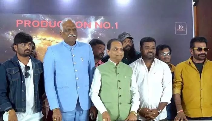 రియాన్షా ప్రొడక్షన్స్ కొత్త చిత్రం స్టార్ట్.. ఘనంగా ఫిలిమ్ చాంబర్లో వేడుకలు రియాన్షా ప్రొడక్షన్స్ కొత్త చిత్రం స్టార్ట్.. ఘనంగా ఫిలిమ్ చాంబర్లో వేడుకలు
