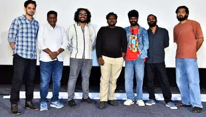ఇది చిల్డ్ బీర్ లాంటి మూవీ.. ఎక్కడ పర్మిషన్లు లేకుండా షూటింగ్ కంప్లీట్ చేశాం అంటున్న టీమ్ ఇది చిల్డ్ బీర్ లాంటి మూవీ.. ఎక్కడ పర్మిషన్లు లేకుండా షూటింగ్ కంప్లీట్ చేశాం అంటున్న టీమ్