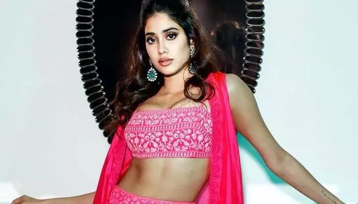 OTT: ఓటీటీలోకి జాన్వీ కపూర్ మూవీ OTT: ఓటీటీలోకి జాన్వీ కపూర్ మూవీ