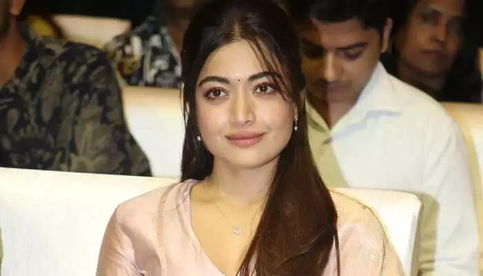 ఇలాంటివి చేస్తారని ఇంటర్వ్యూలకి రావాలంటేనే భయమేస్తుంది: రష్మిక మందన్న ఇలాంటివి చేస్తారని ఇంటర్వ్యూలకి రావాలంటేనే భయమేస్తుంది: రష్మిక మందన్న