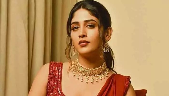 ఎలాంటి సమాజంలో జీవిస్తున్నామో ఇప్పుడే అర్థమైంది.. వారిపై చర్యలు తీసుకోవాలంటూ చాందినీ చౌదరి పోస్ట్ ఎలాంటి సమాజంలో జీవిస్తున్నామో ఇప్పుడే అర్థమైంది.. వారిపై చర్యలు తీసుకోవాలంటూ చాందినీ చౌదరి పోస్ట్