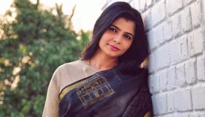లైంగిక వేధింపులకు పాల్పడిన వ్యక్తి స్వేచ్ఛగా తిరిగినా ప్రశ్నించరు ఇదెక్కడి న్యాయం.. చిన్మయి సెన్సేషనల్ పోస్ట్ లైంగిక వేధింపులకు పాల్పడిన వ్యక్తి స్వేచ్ఛగా తిరిగినా ప్రశ్నించరు ఇదెక్కడి న్యాయం.. చిన్మయి సెన్సేషనల్ పోస్ట్
