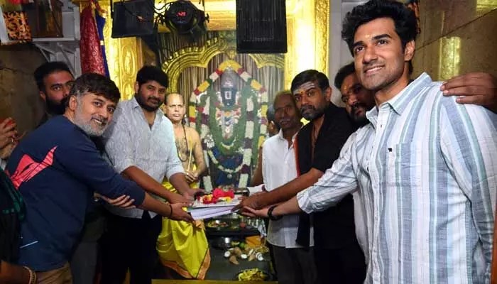 మరో కొత్త ప్రాజెక్ట్తో వచ్చేస్తున్న యంగ్ ప్రామిసింగ్ హీరో సంగీత్ శోభన్.. మరో కొత్త ప్రాజెక్ట్తో వచ్చేస్తున్న యంగ్ ప్రామిసింగ్ హీరో సంగీత్ శోభన్..