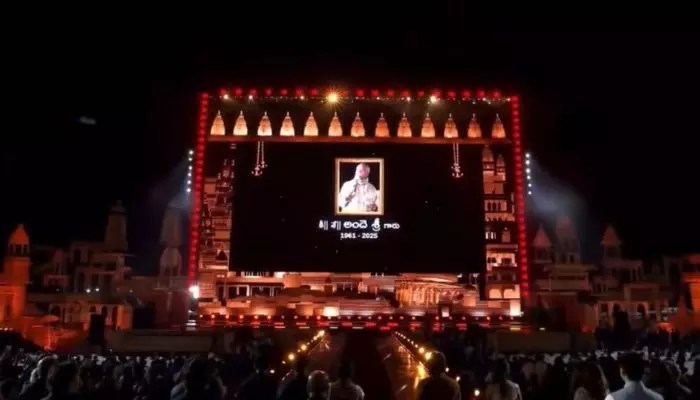 వారణాసి ఈవెంట్లో అందెశ్రీకి నివాళి వారణాసి ఈవెంట్లో అందెశ్రీకి నివాళి