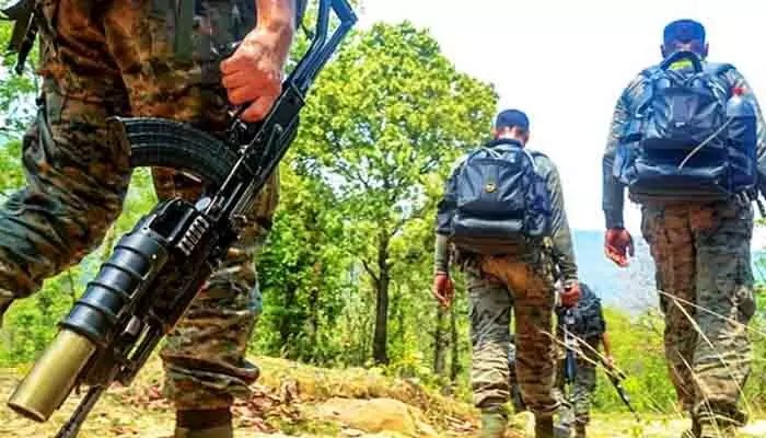 బస్తర్లో భీకర పోరు: మావోయిస్టుల పీచమణచేందుకు 'ఆపరేషన్ ఫోర్'! బస్తర్లో భీకర పోరు: మావోయిస్టుల పీచమణచేందుకు 'ఆపరేషన్ ఫోర్'!