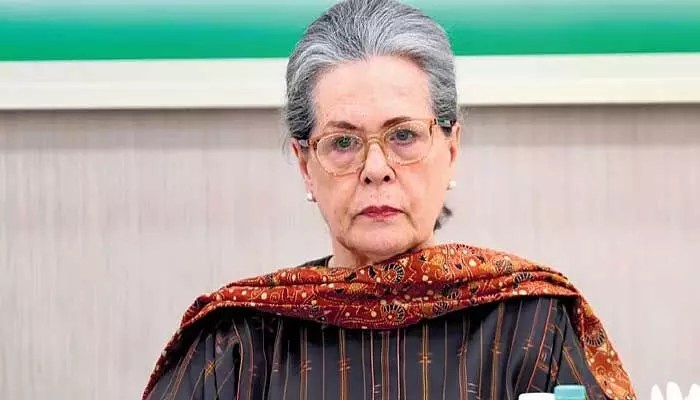 సోనియా గాంధీ ఆసుపత్రిలో: రాహుల్ పరుగు, రాజకీయాల్లో కలకలం! సోనియా గాంధీ ఆసుపత్రిలో: రాహుల్ పరుగు, రాజకీయాల్లో కలకలం!