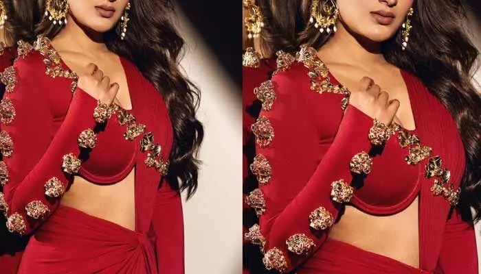 రెడ్ డ్రెస్లో మంటలు పుట్టిస్తోన్న పవన్ కల్యాణ్ బ్యూటీ.. బండి కొంచెం మెల్లగా అంటూ కామెంట్స్! రెడ్ డ్రెస్లో మంటలు పుట్టిస్తోన్న పవన్ కల్యాణ్ బ్యూటీ.. బండి కొంచెం మెల్లగా అంటూ కామెంట్స్!