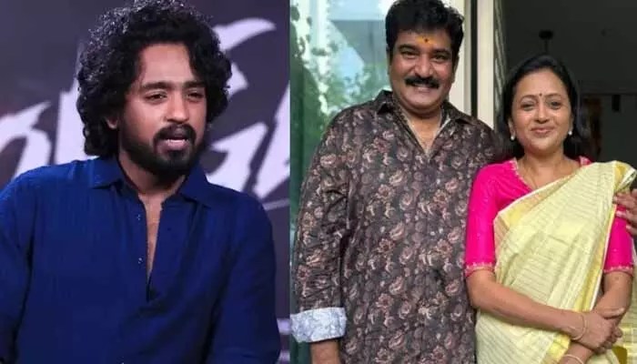 అమ్మానాన్నల విడాకుల విషయం తెలిసి తట్టుకోలేకపోయా.. చాలా ఇబ్బందిగా అనిపించింది: రోషన్ అమ్మానాన్నల విడాకుల విషయం తెలిసి తట్టుకోలేకపోయా.. చాలా ఇబ్బందిగా అనిపించింది: రోషన్