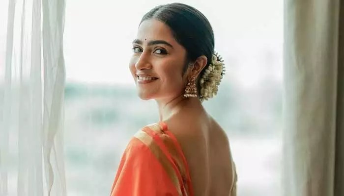 బాలీవుడ్పై కన్నేసిన రుక్మిణి వసంత్.. చాలా ఎక్జైటింగ్గా ఉన్నానంటూ ఆసక్తికర కామెంట్స్ బాలీవుడ్పై కన్నేసిన రుక్మిణి వసంత్.. చాలా ఎక్జైటింగ్గా ఉన్నానంటూ ఆసక్తికర కామెంట్స్